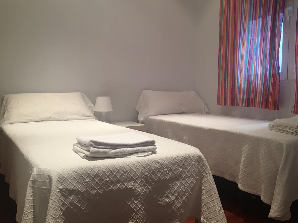 Hostal R. Lido Madrid Bagian luar foto